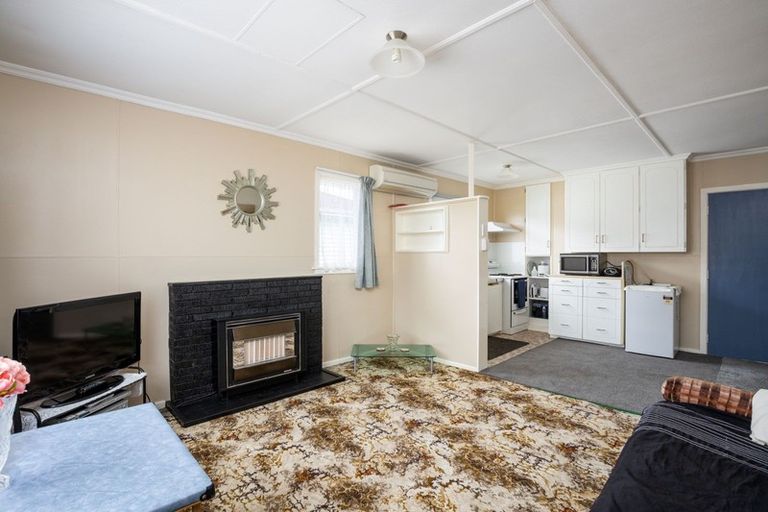 Photo of property in 84 Broadway, Waitara, 4320
