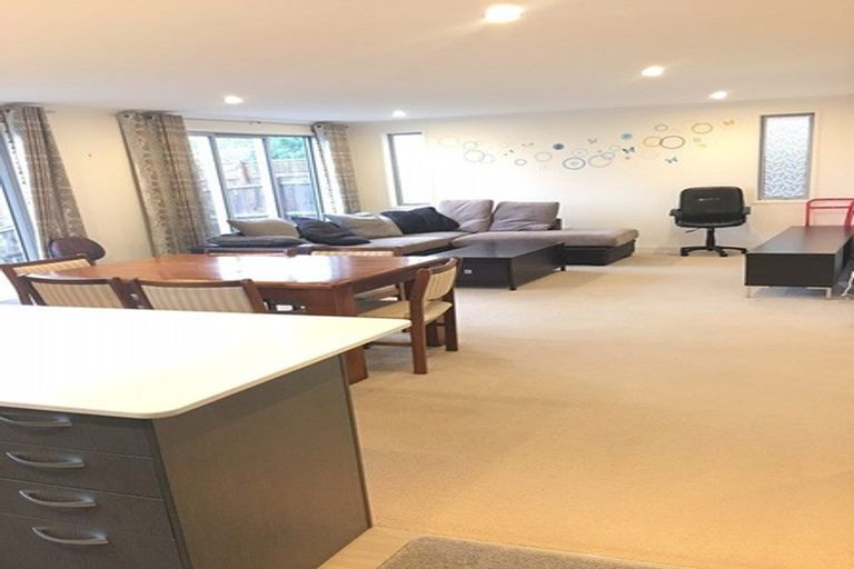 Photo of property in 20 Exeter Place, Unsworth Heights, Auckland, 0632