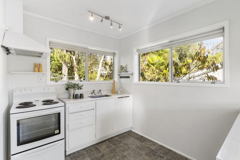 Photo of property in 1/12 Paruru Avenue, Northcote, Auckland, 0627