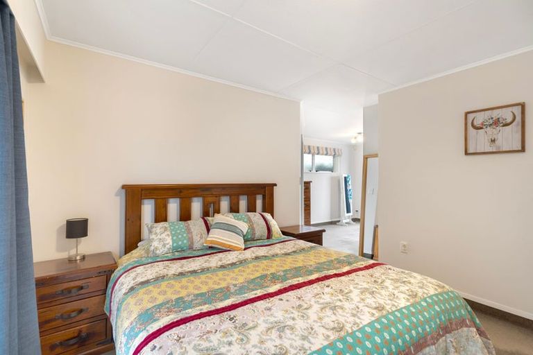Photo of property in 52 John F Kennedy Drive, Milson, Palmerston North, 4414