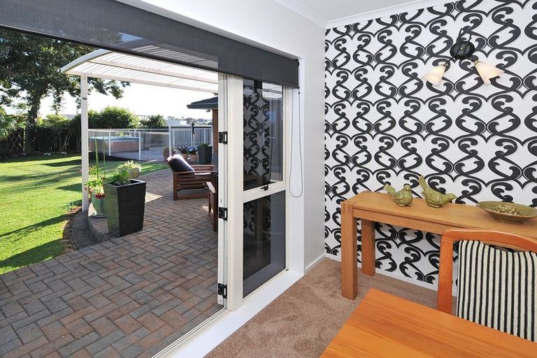 Photo of property in 15 Longford Park Drive, Takanini, 2112