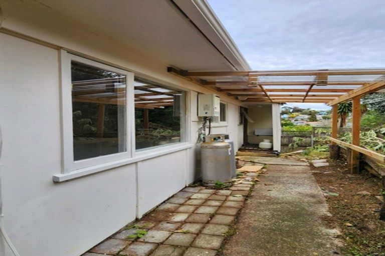Photo of property in 1/63 Girrahween Drive, Totara Vale, Auckland, 0629