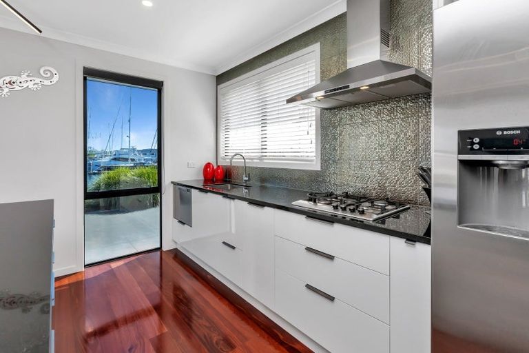 Photo of property in 7 Fred Carr Place, One Tree Point, 0118