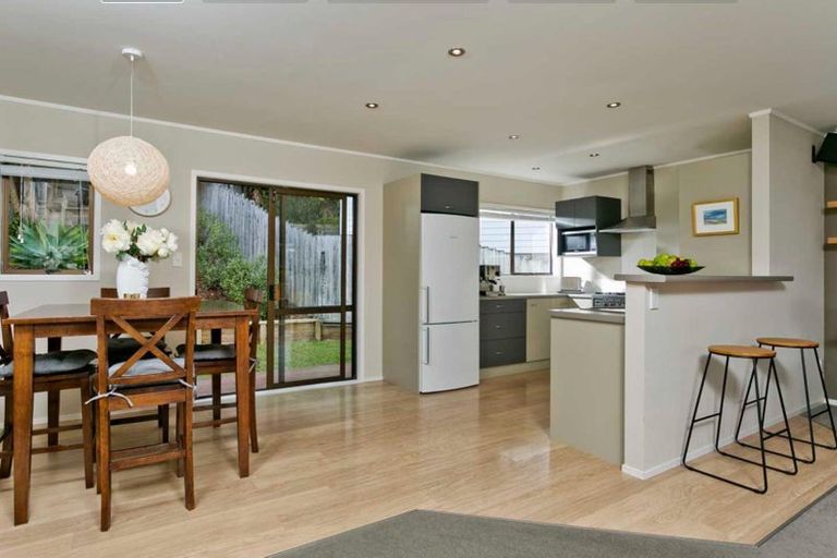 Photo of property in 11 Squirrel Lane, Browns Bay, Auckland, 0630