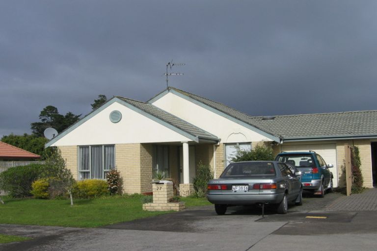 Photo of property in 27 Fernbrook Close, Burswood, Auckland, 2013