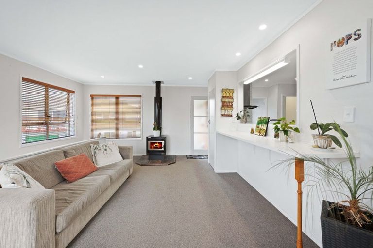 Photo of property in 18 Borrowdace Avenue, Botany Downs, Auckland, 2010