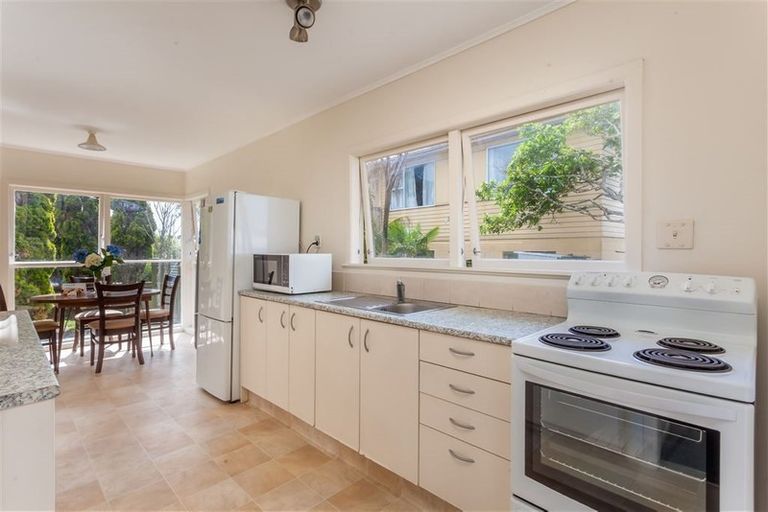 Photo of property in 21 Normandy Place, Henderson, Auckland, 0610