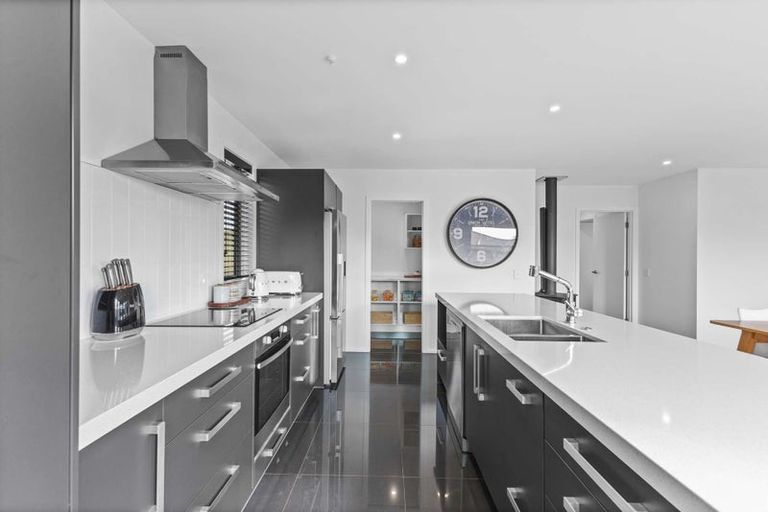 Photo of property in 13a Heta Road, Highlands Park, New Plymouth, 4312