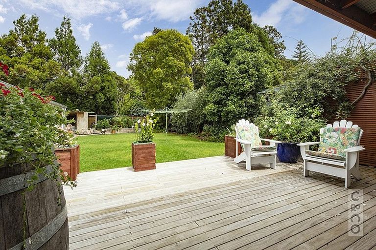 Photo of property in 7 Taupaki Road, Taupaki, Henderson, 0782