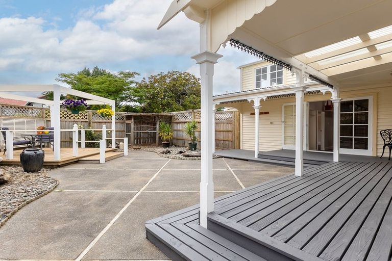 Photo of property in 10 Domain Road, Otaki, 5512