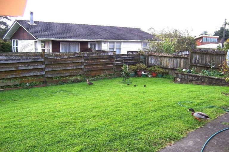 Photo of property in 5/85 Edmonton Road, Henderson, Auckland, 0612