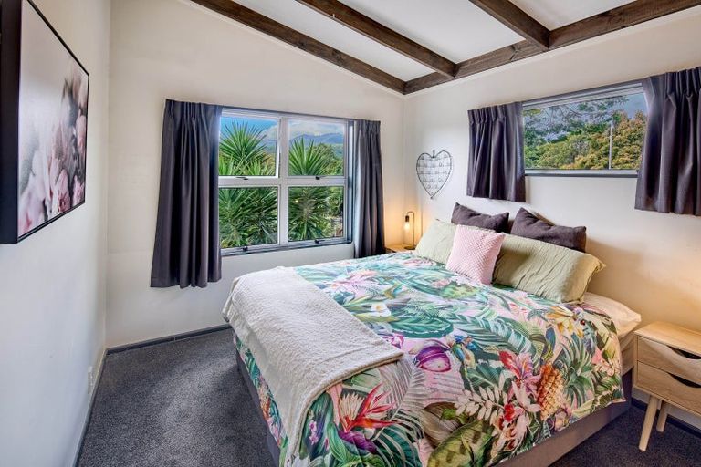 Photo of property in 104 Renown Road, Raumati South, Paraparaumu, 5032