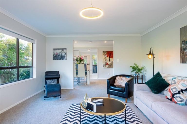 Photo of property in 8a Westbourne Road, Murrays Bay, Auckland, 0630