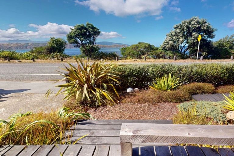 Photo of property in 130 Breaker Bay Road, Breaker Bay, Wellington, 6022