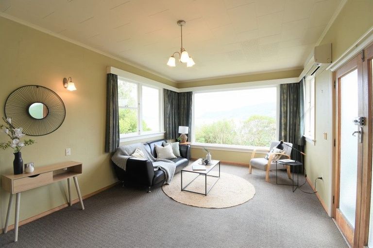 Photo of property in 16 Marine Parade, Macandrew Bay, Dunedin, 9014