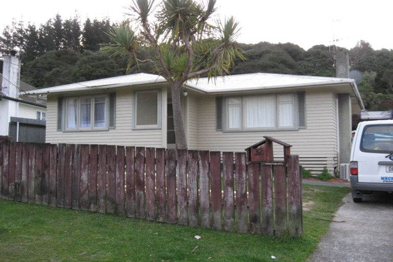 Photo of property in 32 Lees Grove, Wainuiomata, Lower Hutt, 5014