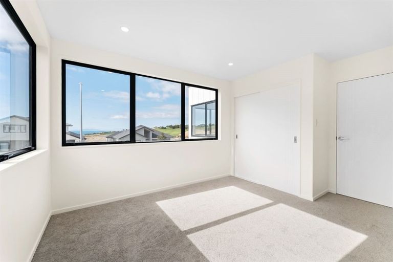 Photo of property in 53 Sunnyheights Road, Orewa, 0931