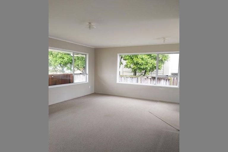 Photo of property in 466 Swanson Road, Ranui, Auckland, 0612