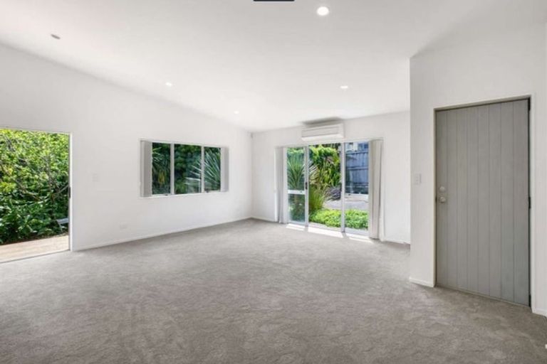 Photo of property in 23 Carento Way, Stanmore Bay, Whangaparaoa, 0932