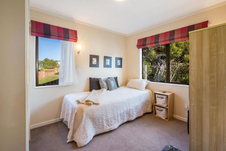 Photo of property in 16 Albatross Close, Whitby, Porirua, 5024