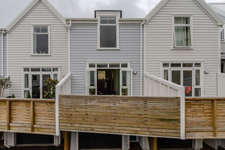 Photo of property in Pirie Street Townhouses, 28/35 Pirie Street, Mount Victoria, Wellington, 6011