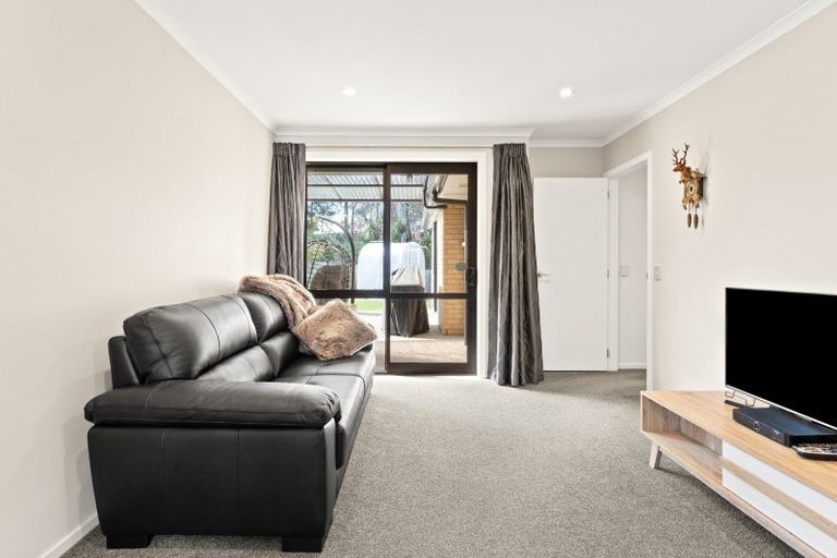 Photo of property in 10 Saint James Place, Fairfield, Dunedin, 9018