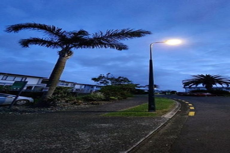 Photo of property in 11/2 Armoy Drive, East Tamaki, Auckland, 2016