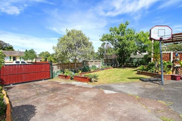 Photo of property in 29 Kelman Road, Kelston, Auckland, 0602