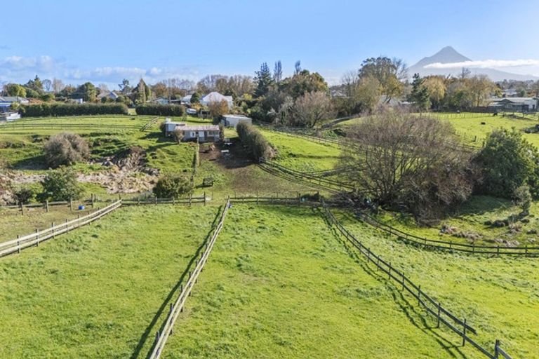 Photo of property in 16 Castle Street, Eltham, 4322