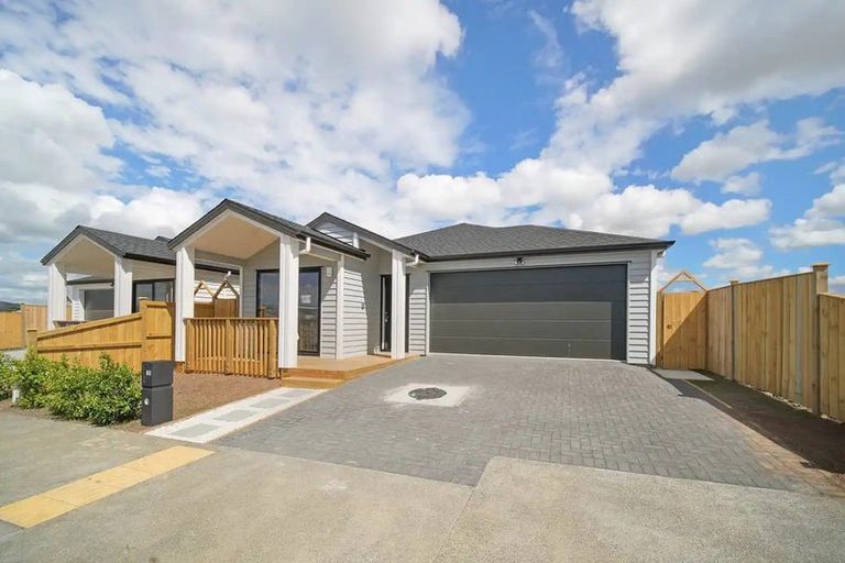 Photo of property in 15 Kaapehu Street, Karaka, 2578