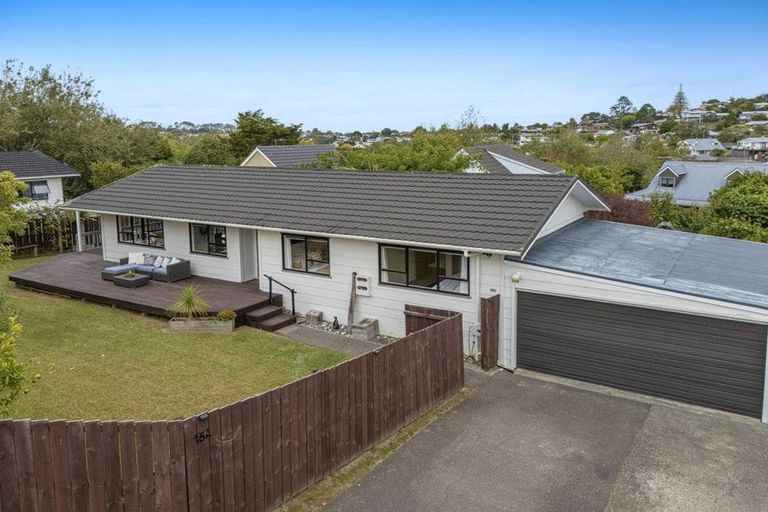 Photo of property in 2/15 Tetrarch Place, Totara Vale, Auckland, 0629