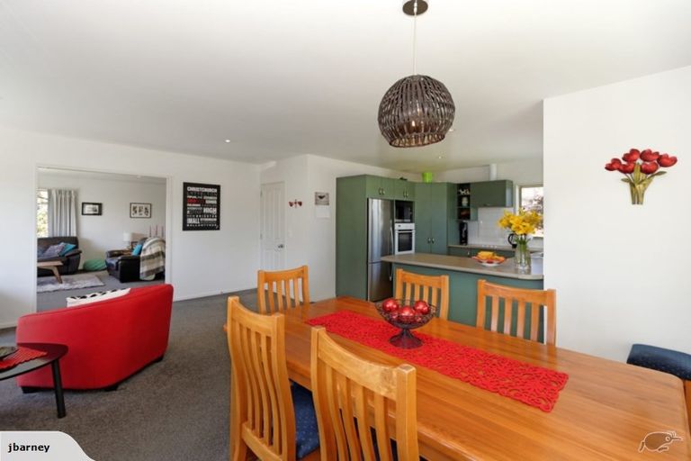 Photo of property in 4 Gwen Place, Redwood, Christchurch, 8051