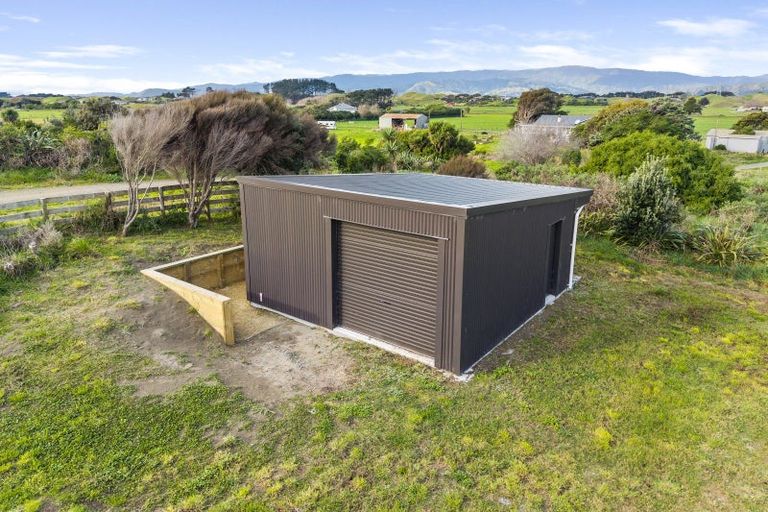 Photo of property in 2 Sims Road, Te Horo Beach, Otaki, 5581