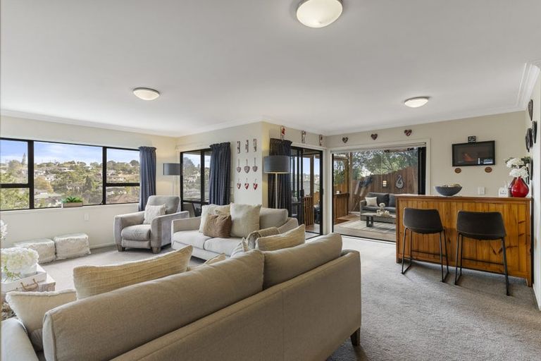 Photo of property in 2/15 Eastwood Rise, Browns Bay, Auckland, 0630