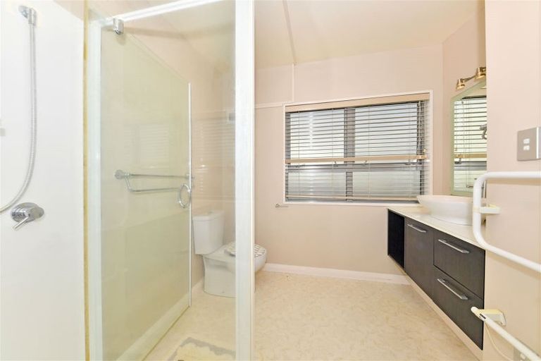 Photo of property in 8d Broadbent Street, Riccarton, Christchurch, 8041