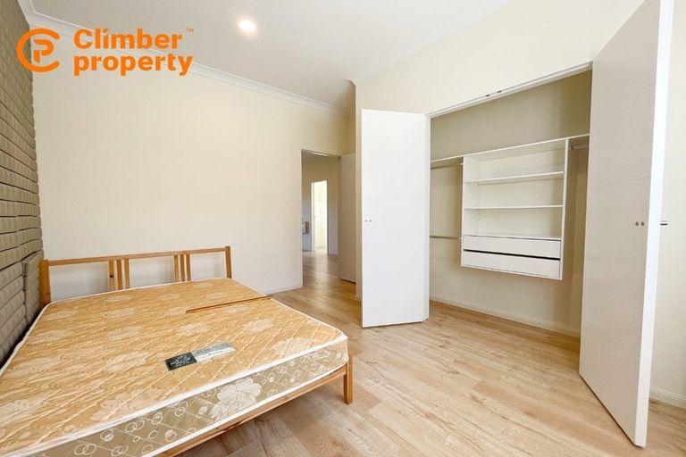 Photo of property in 12 Te Awa Place, Red Beach, 0932