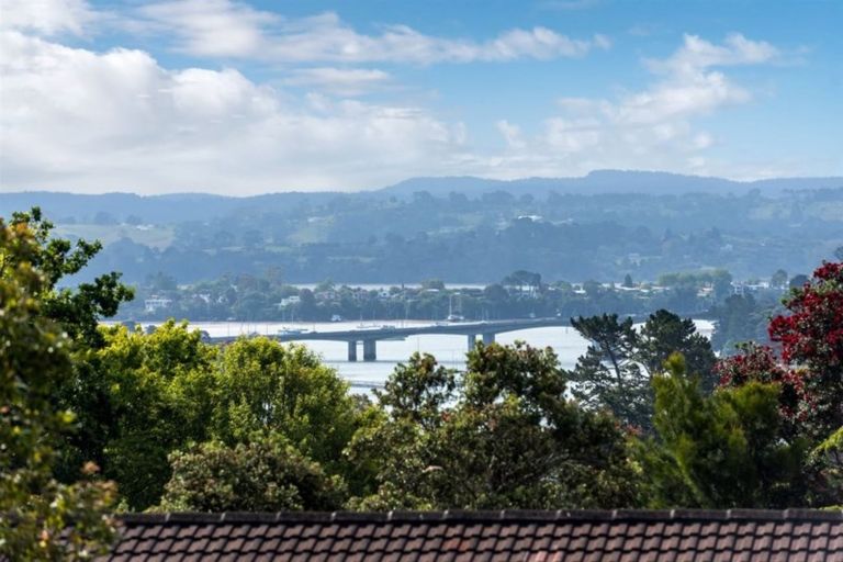 Photo of property in 11 Mayall Avenue, Beach Haven, Auckland, 0626