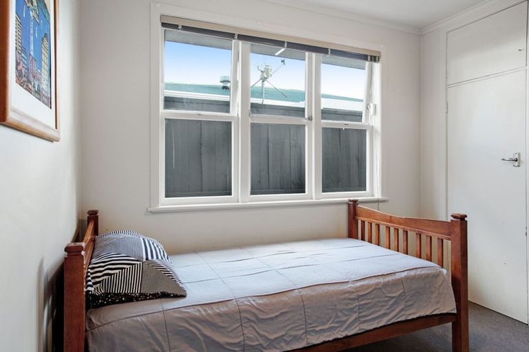 Photo of property in 84 Matipo Road, Te Atatu Peninsula, Auckland, 0610