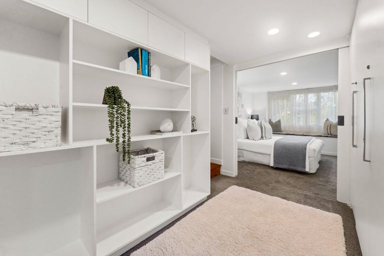 Photo of property in 16 Forrest Hill Road, Forrest Hill, Auckland, 0620