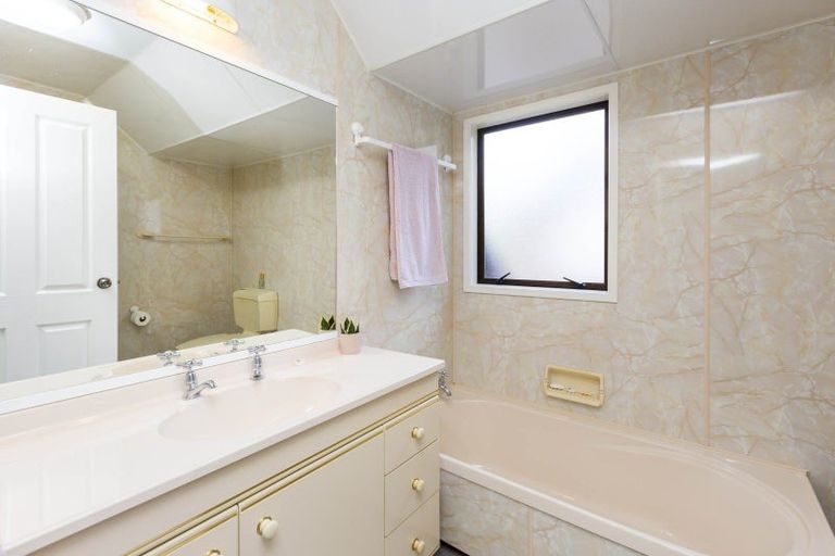 Photo of property in 69 Sunbrae Drive, Silverstream, Upper Hutt, 5019