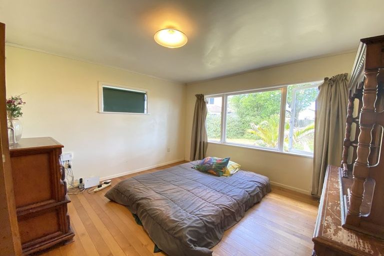 Photo of property in 1/66 Buscomb Avenue, Henderson, Auckland, 0610