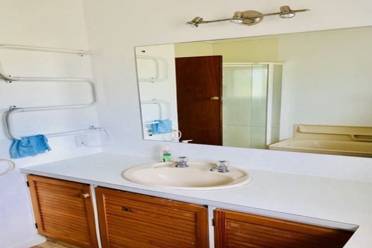 Photo of property in 7 Callender Place, Shelly Park, Auckland, 2014