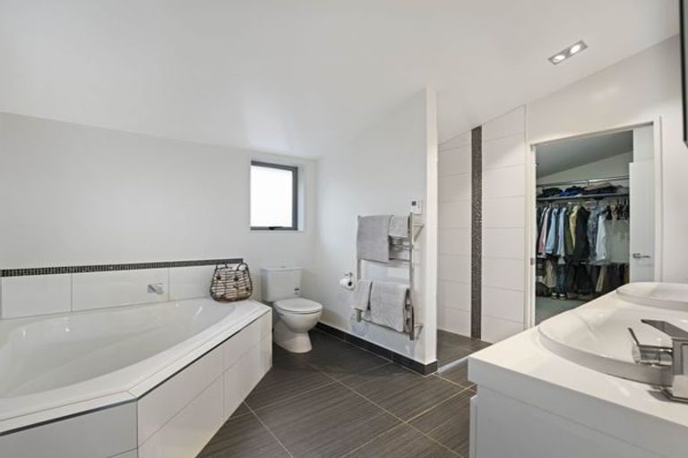 Photo of property in 9 Saint Maroun Rise, The Gardens, Auckland, 2105