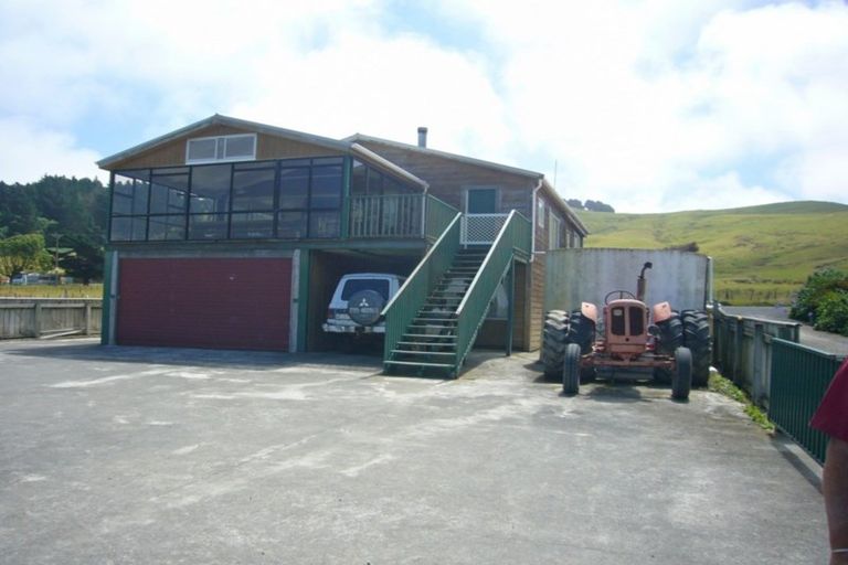Photo of property in 65 Seaview Road, Cable Bay, 0420