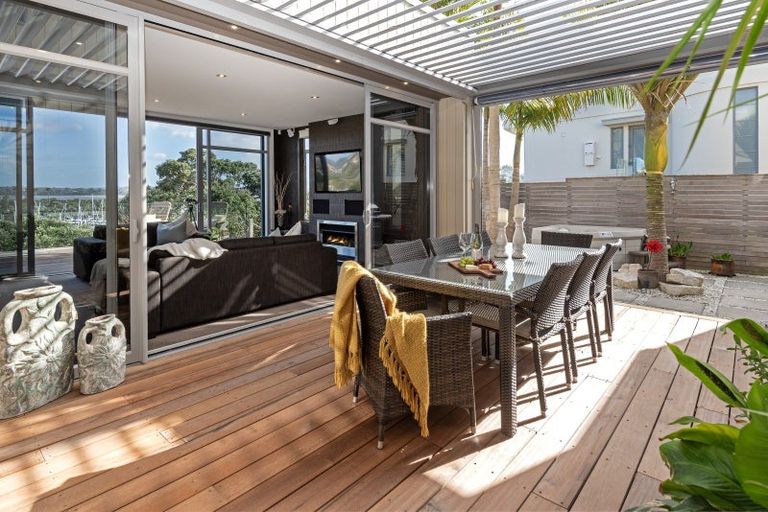 Photo of property in 81 Pine Harbour Parade, Beachlands, Auckland, 2018