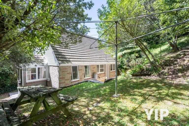 Photo of property in 74 Newlands Road, Newlands, Wellington, 6037
