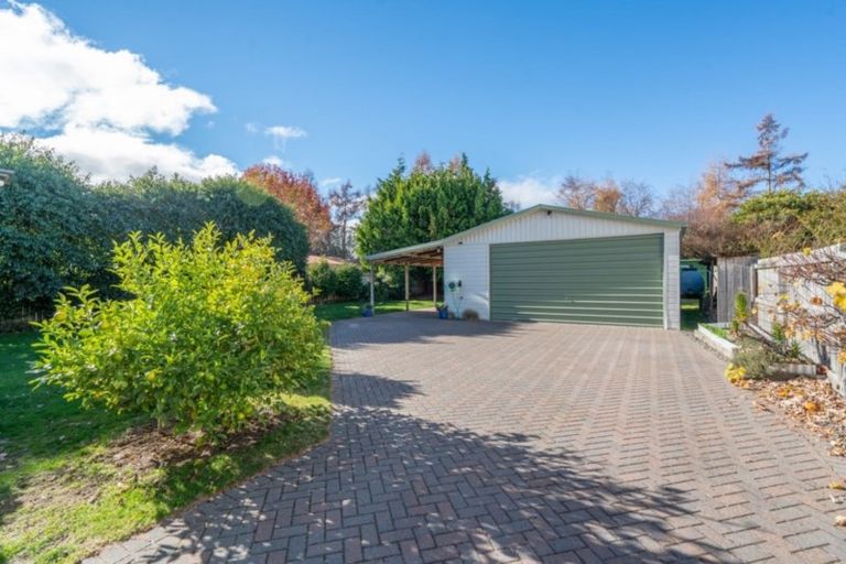 Photo of property in 14 Gibbs Place, Kinloch, Taupo, 3377