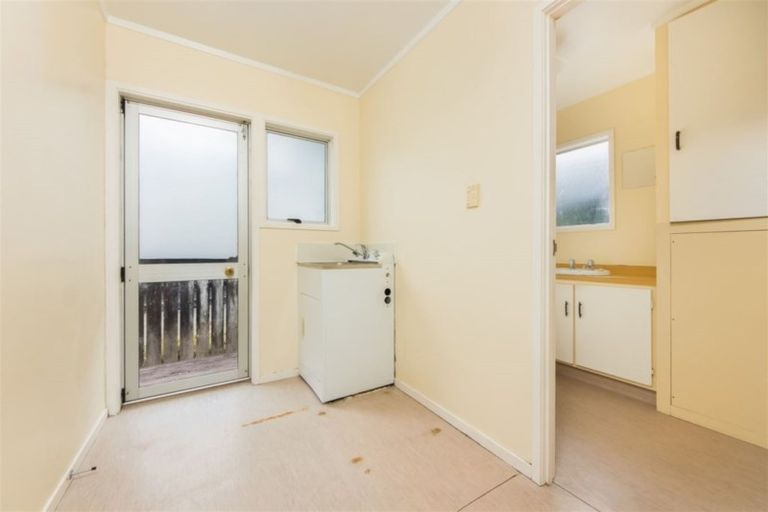 Photo of property in 2/25 Edgware Road, West Harbour, Auckland, 0618