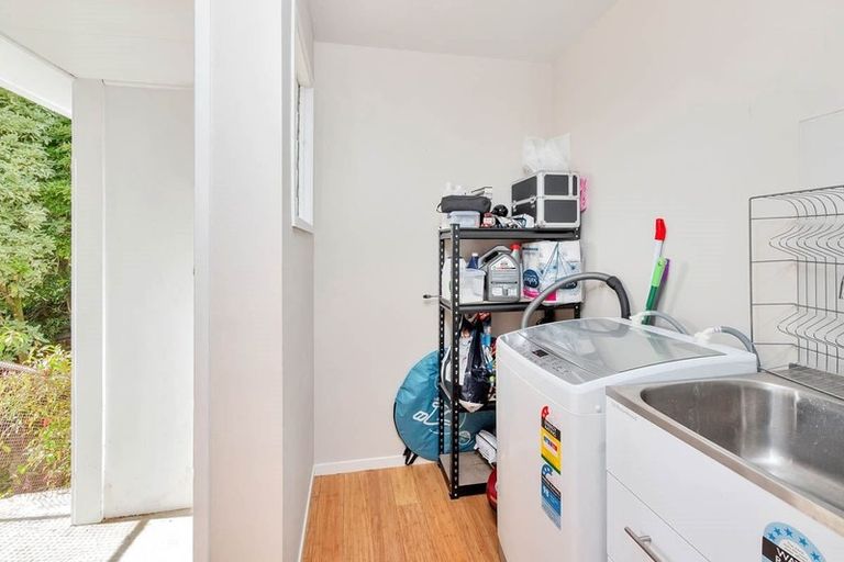 Photo of property in 50 Tamahere Drive, Glenfield, Auckland, 0629