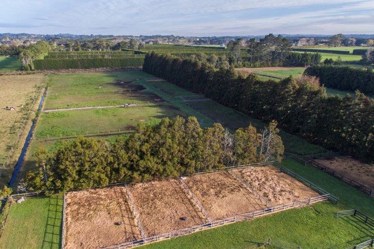 Photo of property in 102 Boord Crescent, Kumeu, 0891